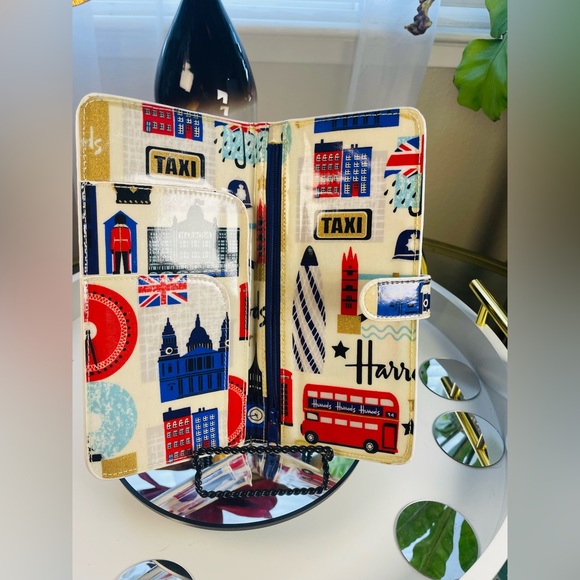 Harrods decor vinyl wallet slim fold, snap close, zip/open pockets London scenes - Picture 7 of 8